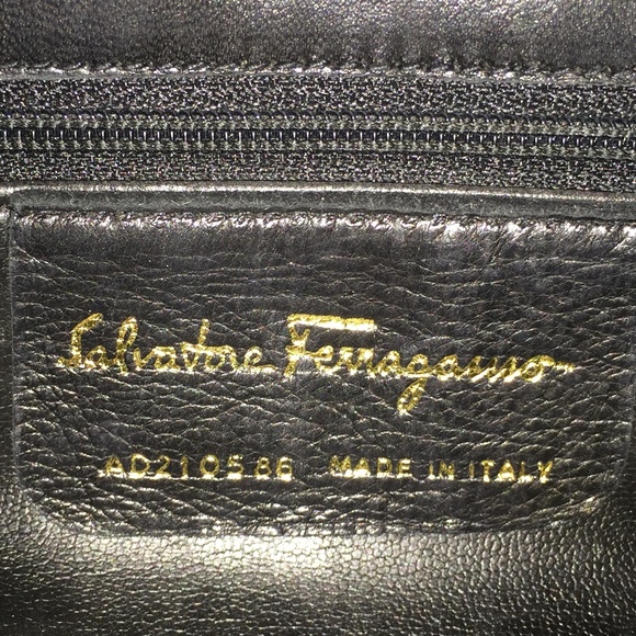 “AUTHENTIC” SALVATORE FERRAGAMO QUILTING BAG - Picture 2 of 8
